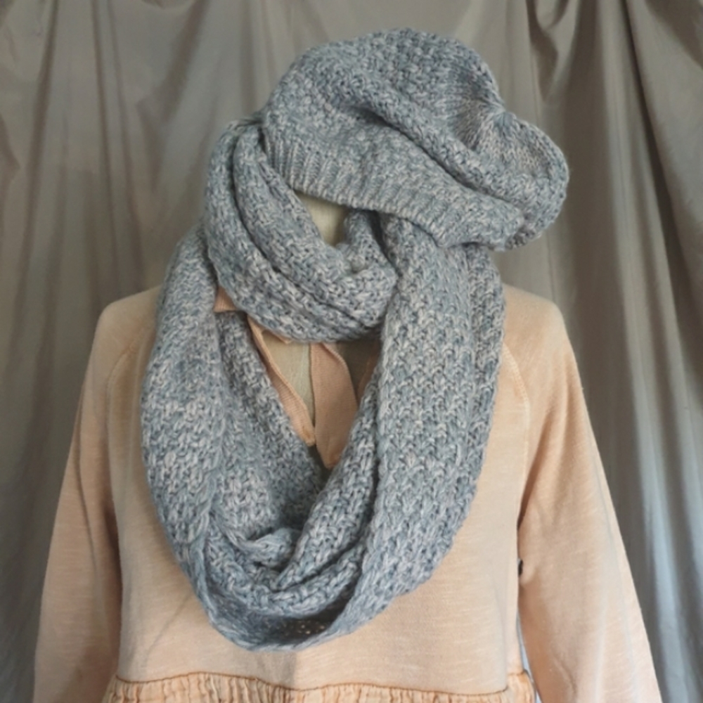 Jessica Simpson Matching Grey & Pink Knit Infinity Scarf & Beanie Set Sz OS - Picture 14 of 15